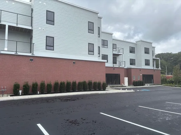$599,000 | 1391 Main Street, Unit 305, Walpole, MA 02081