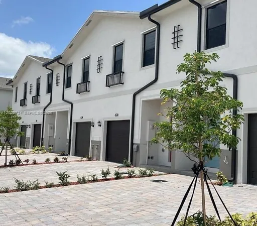 $2,350 | 606 Southwest 12th Street, Florida City, FL 33034