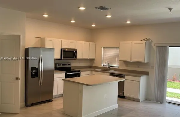 $2,350 | 606 Southwest 12th Street, Florida City, FL 33034