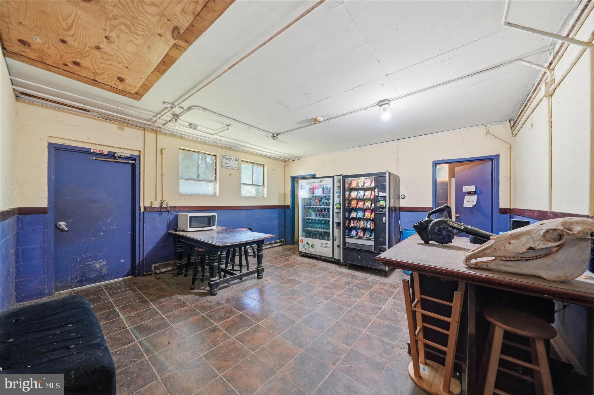 20800 Whites Ferry Road Poolesville, MD 20837 - Photo 26 of 94 Boarders Meeting Room