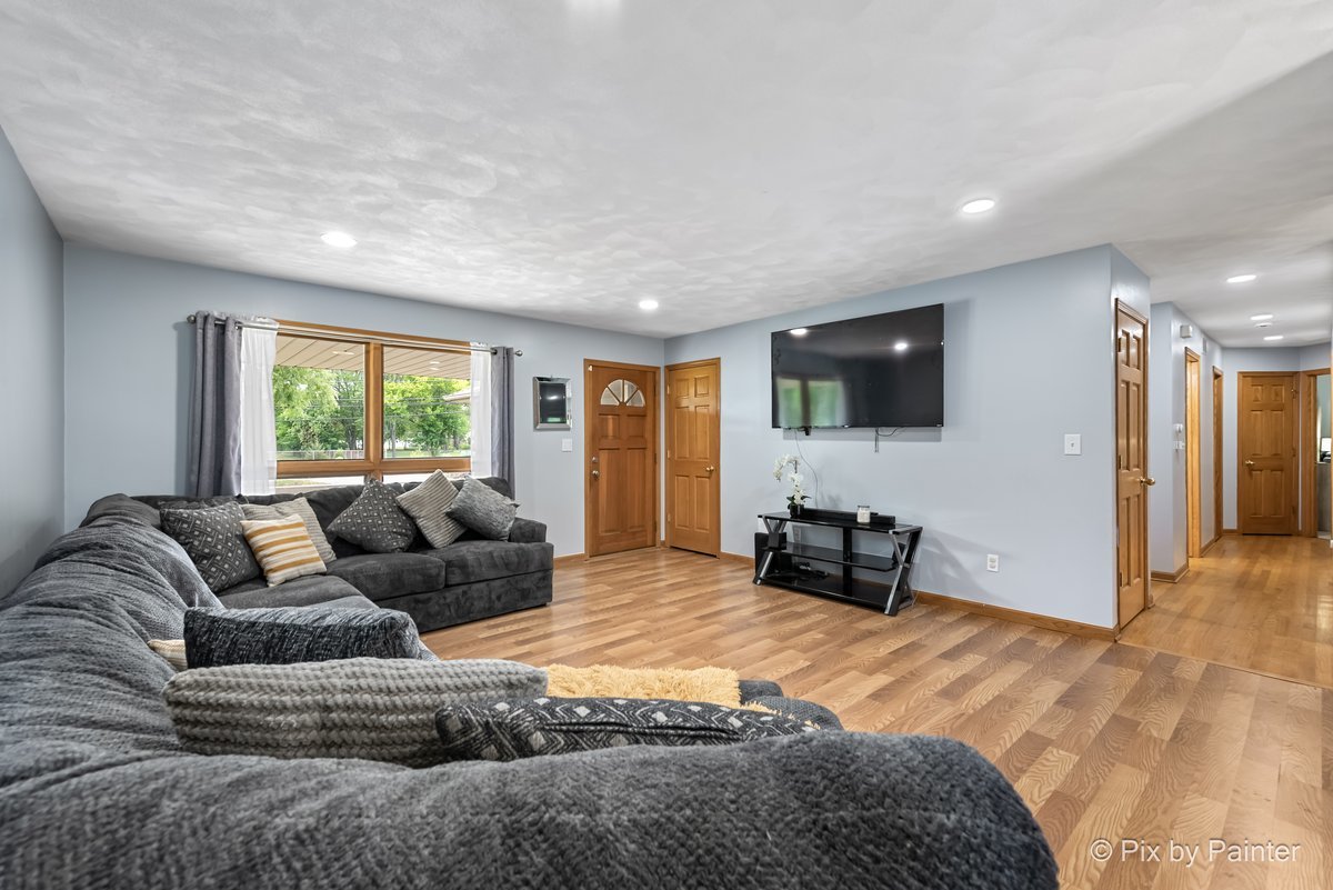 2614 33rd Street Zion, IL 60099 - Photo 10 of 28