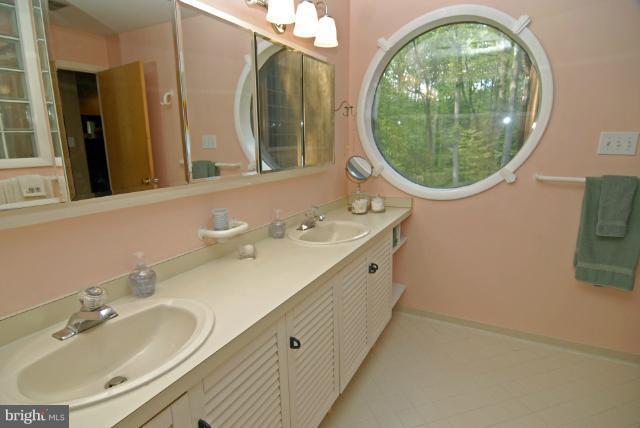 15800 Bond Mill Road Laurel, MD 20707 - Photo 21 of 30 Bath (Master)