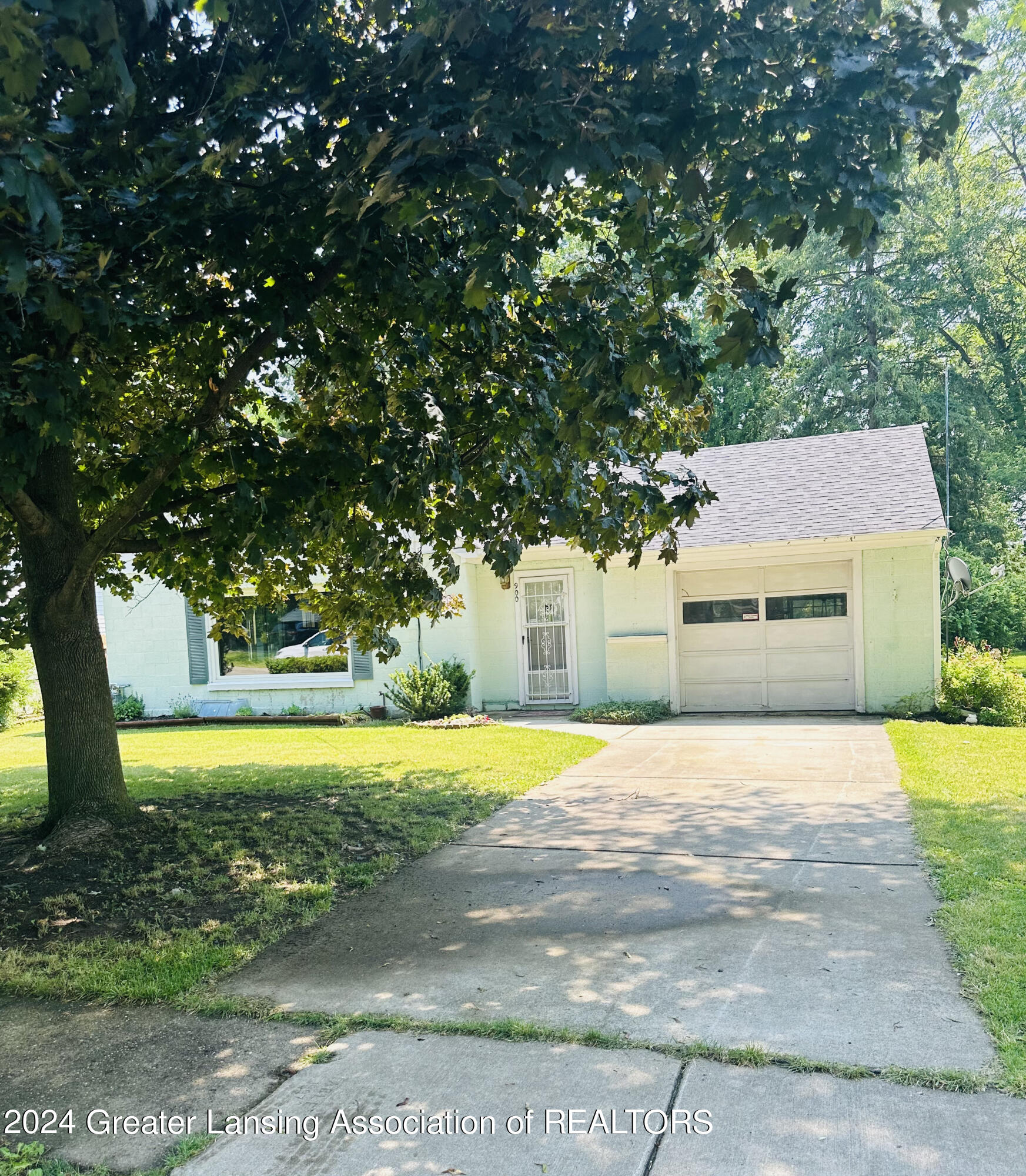 900 Bretton Road Lansing, MI 48917 - Photo 2 of 34 IMG_5831