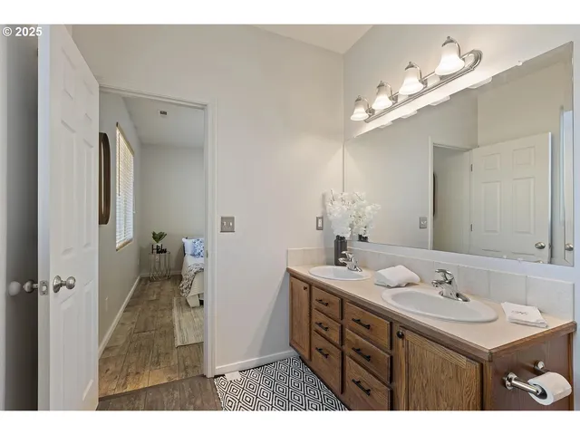 $410,000 | 135 Othello Avenue, Roseburg, OR 97471