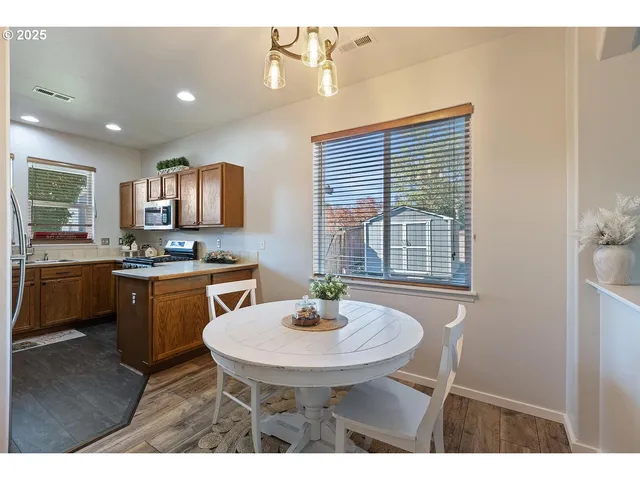 $410,000 | 135 Othello Avenue, Roseburg, OR 97471