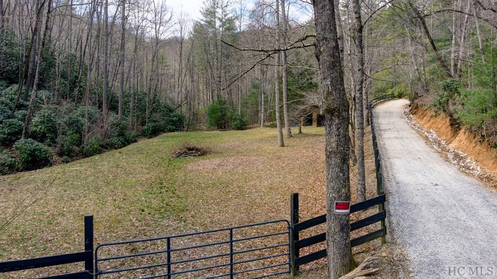 138 Stockton Road Franklin, NC 28734 - Photo 2 of 12 Gallery Image 2
