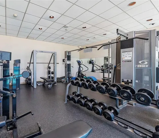 $750,000 | 5555 Collins Avenue, Unit 3N, Miami Beach, FL 33140