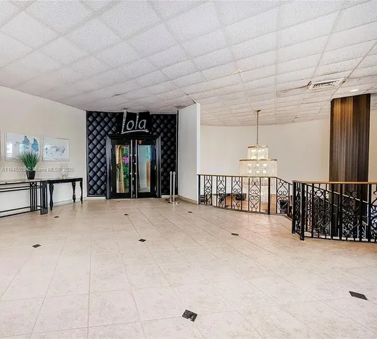 $750,000 | 5555 Collins Avenue, Unit 3N, Miami Beach, FL 33140