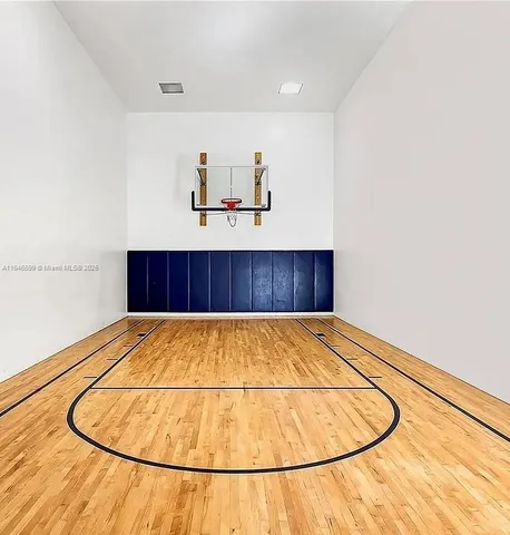 $750,000 | 5555 Collins Avenue, Unit 3N, Miami Beach, FL 33140