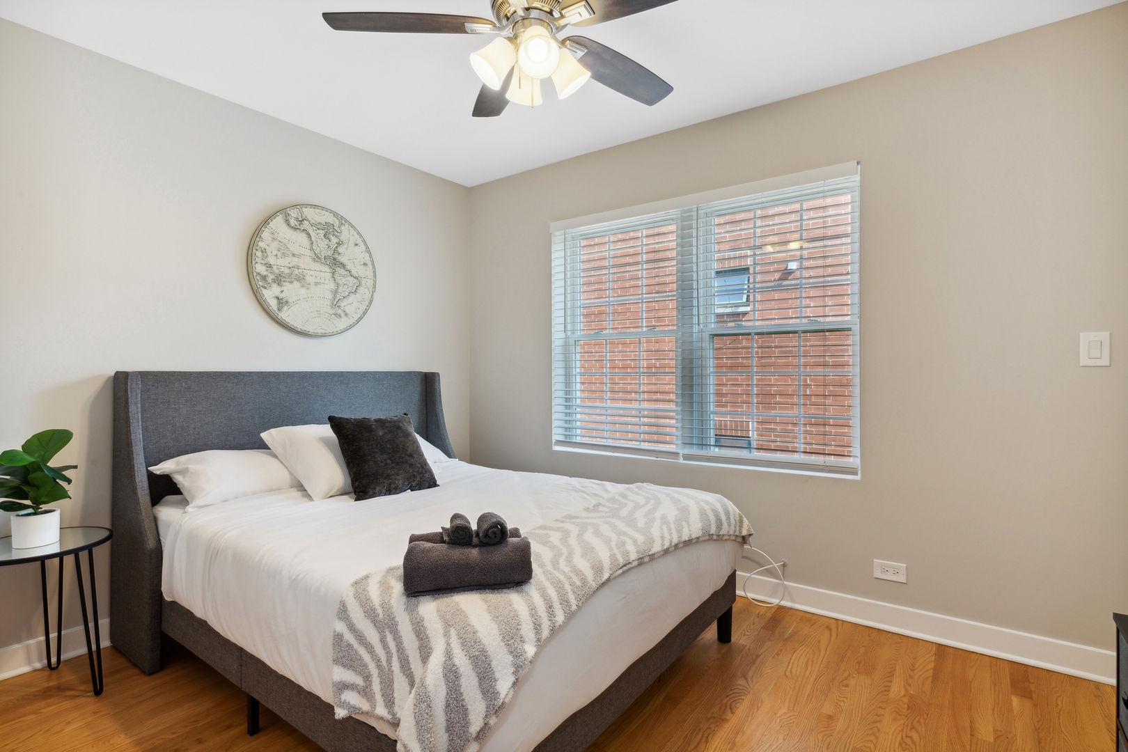 136 Ridge Avenue, Unit 2 Evanston, IL 60202 - Photo 10 of 12 a bedroom with a bed and a window