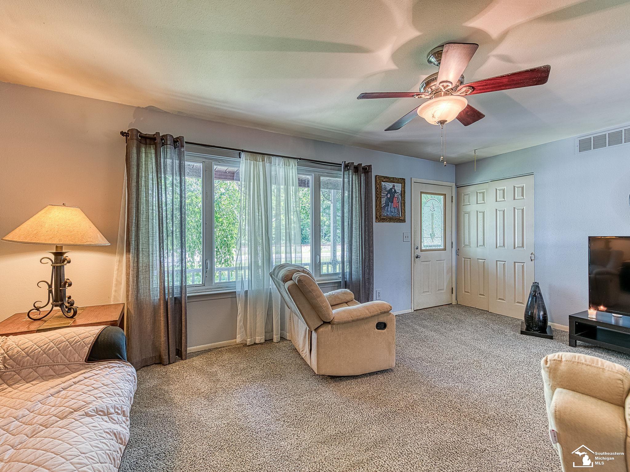 15441 Hull Road Monroe, MI 48161 - Photo 4 of 42 50147382-3cc0692a-99a5-44e9-97e7-c67e721d231d.JPG