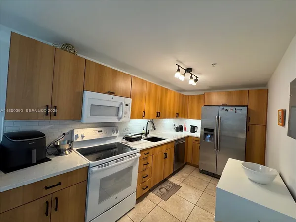 $2,500 | 7501 East Treasure Drive, Unit 7L, North Bay Village, FL 33141