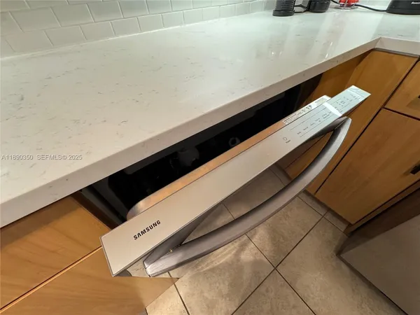 $2,500 | 7501 East Treasure Drive, Unit 7L, North Bay Village, FL 33141