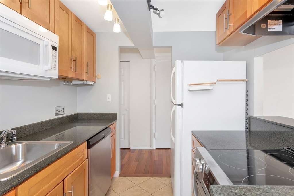 31 Harris Street, Unit 302 Brookline, MA 02446 - Photo 5 of 18