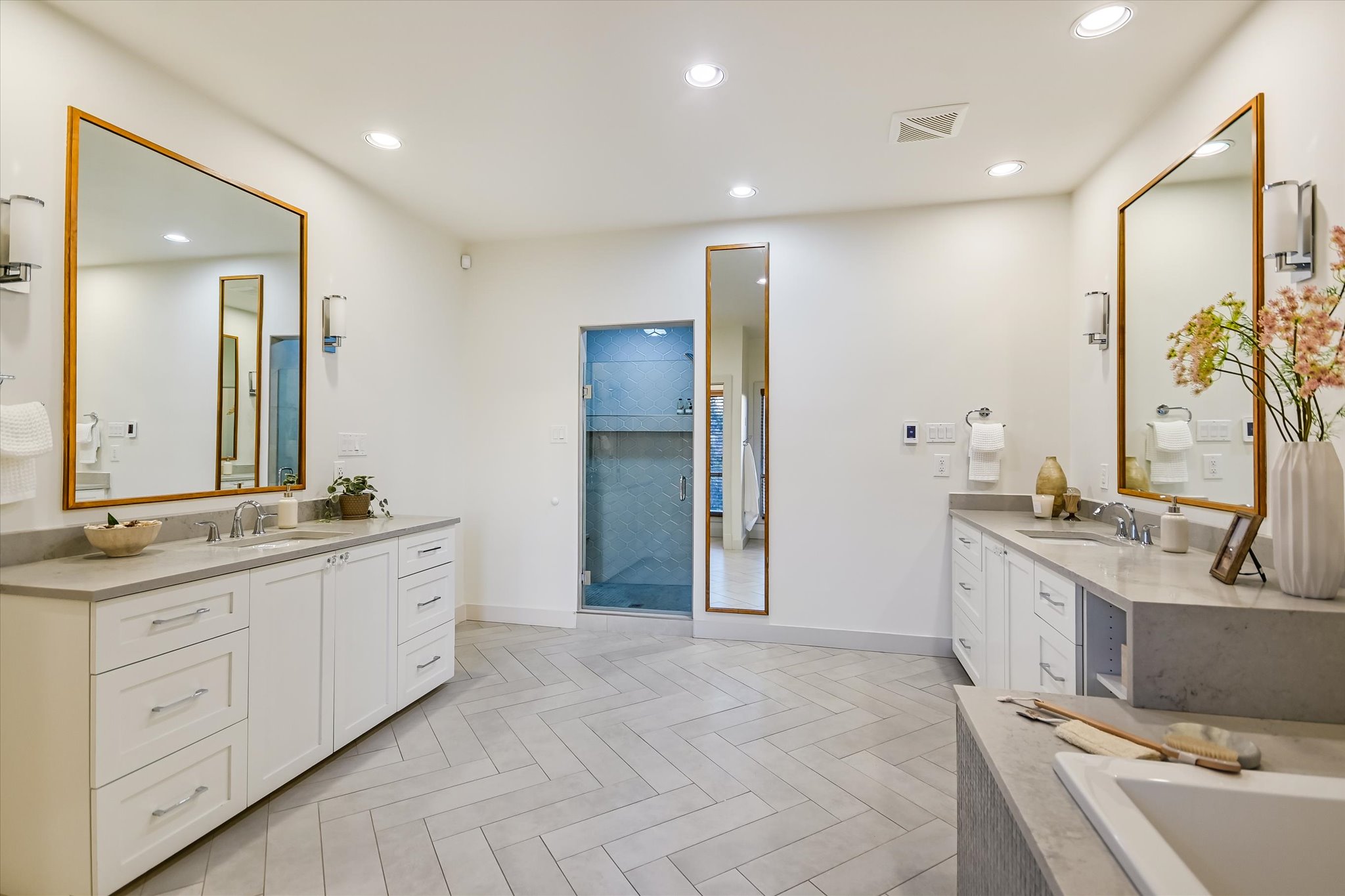14 Rob Roy Road Austin, TX 78746 - Photo 24 of 40 a spacious bathroom with a granite countertop double vanity sink a mirror and a bathtub