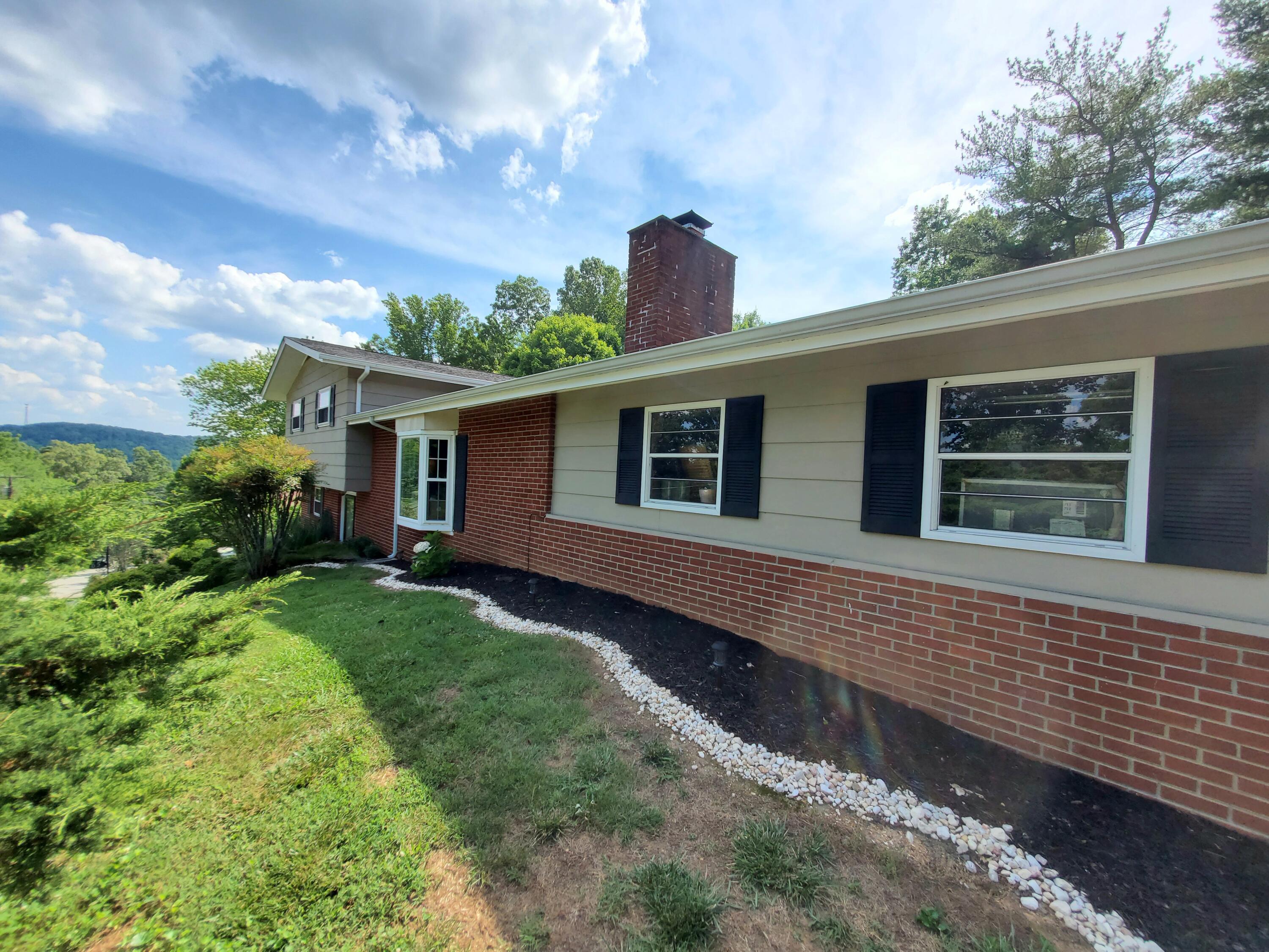 265 Iroquois Road Oak Ridge, TN 37830 - Photo 3 of 28 Front Right