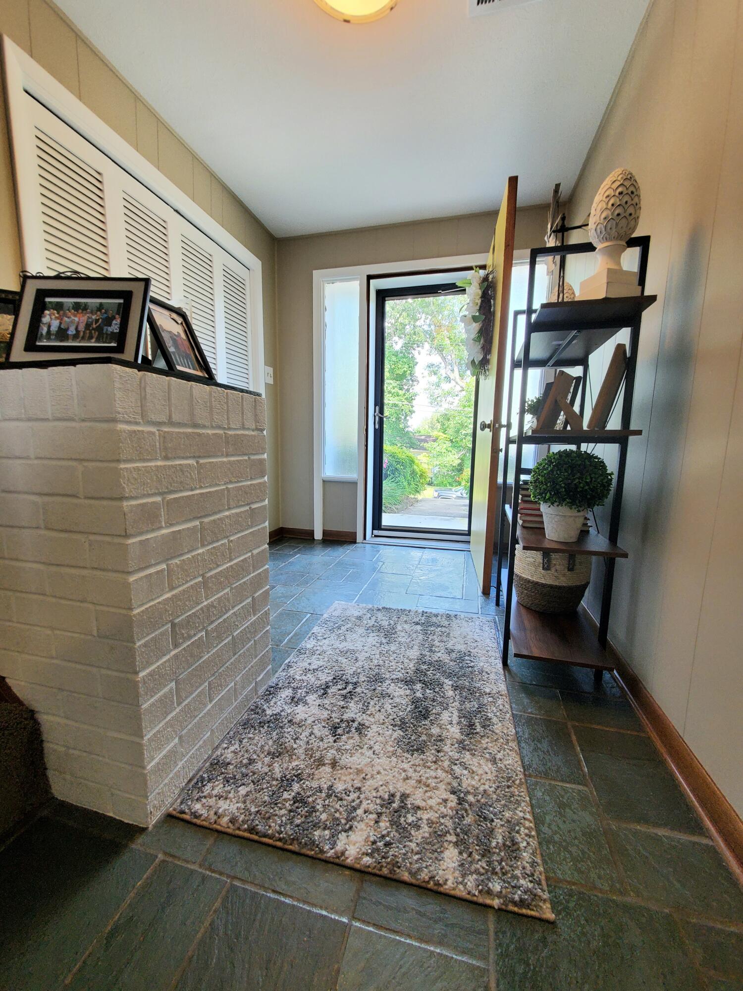 265 Iroquois Road Oak Ridge, TN 37830 - Photo 5 of 28 Front Entry