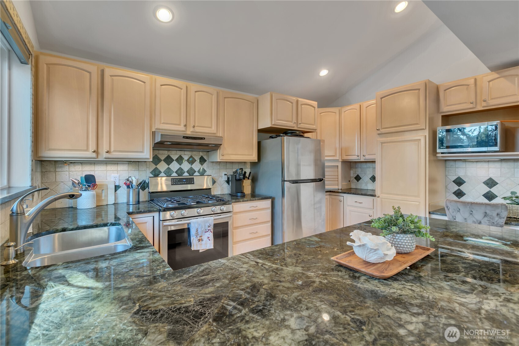 2604 Vincent Way Bremerton, WA 98312 - Photo 12 of 37