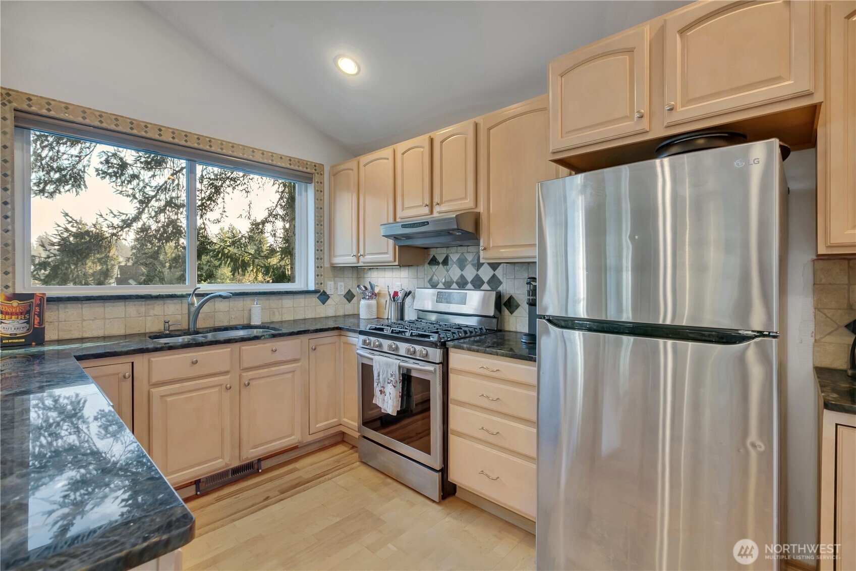 2604 Vincent Way Bremerton, WA 98312 - Photo 13 of 37