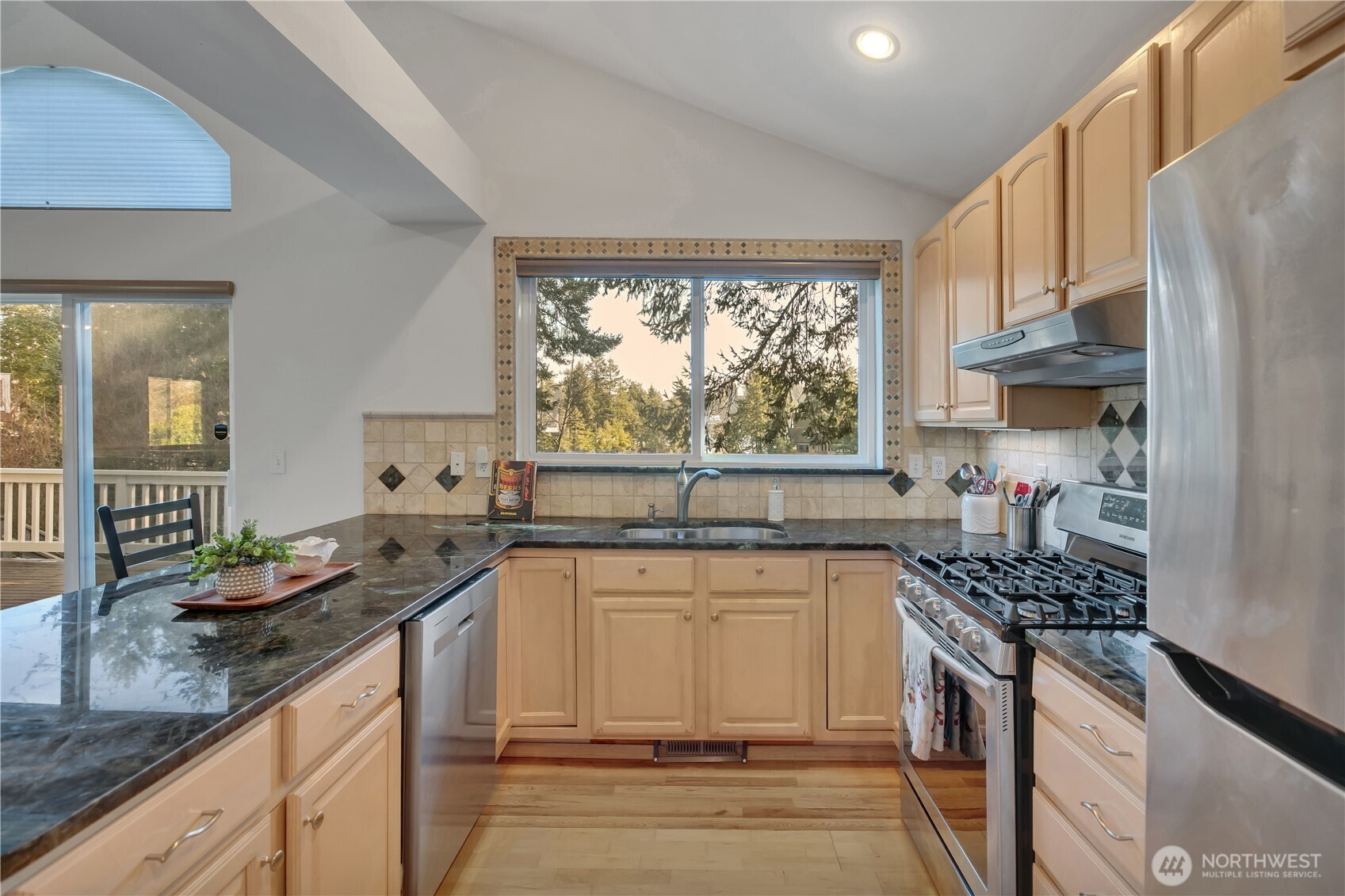 2604 Vincent Way Bremerton, WA 98312 - Photo 14 of 37