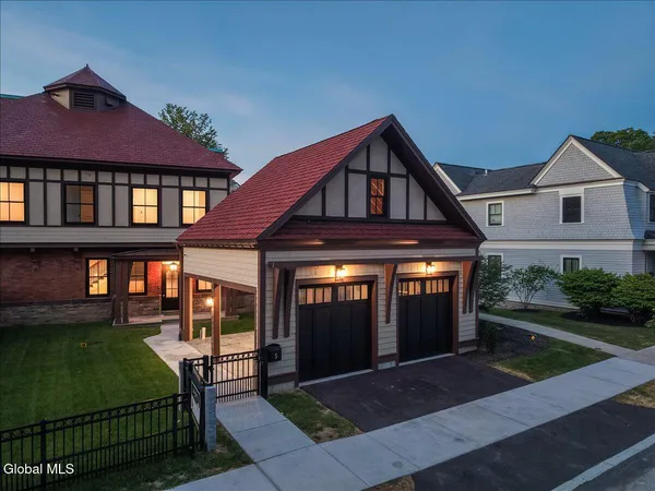 $2,210,750 | 122 Regent Street, Unit 5, Saratoga Springs, NY 12866