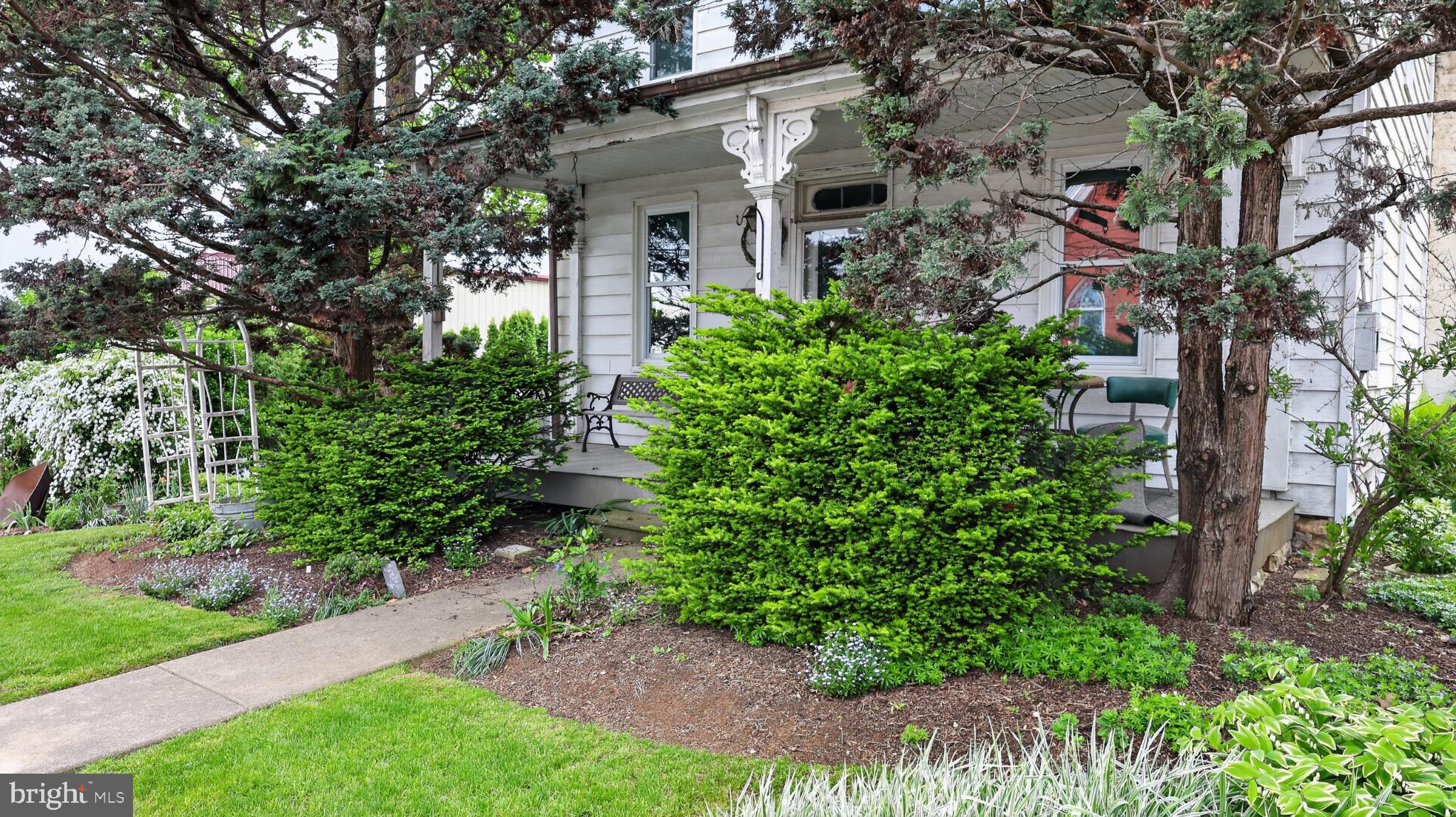 40 Queen Road Intercourse, PA 17529 - Photo 26 of 58 a view of a garden with plants