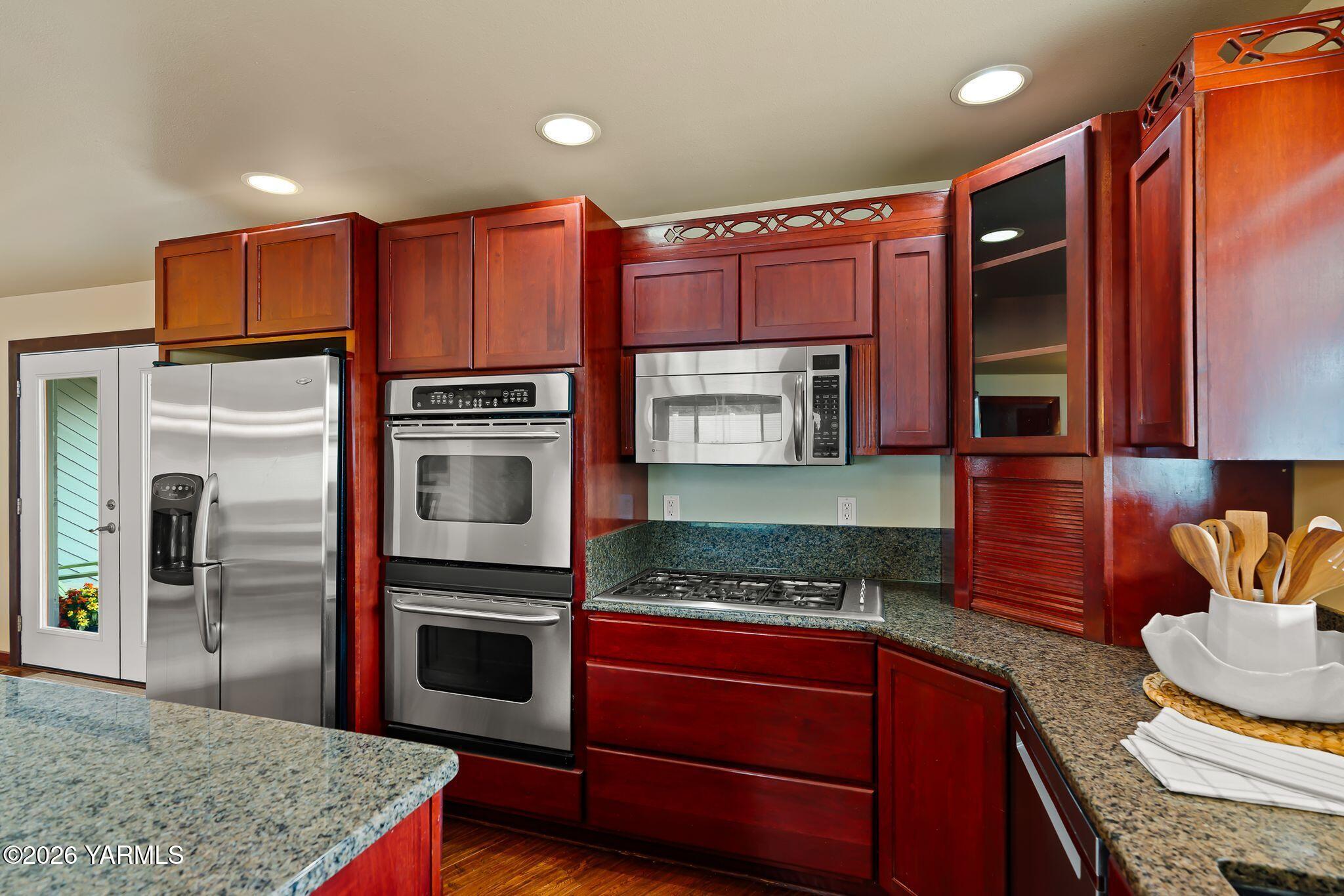 575 Parish Road Selah, WA 98942 - Photo 2 of 36 14_Kitchen_GourmetCornerDetail