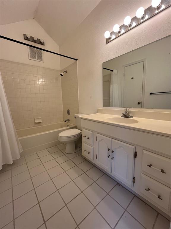3321 Colquitt Road Shreveport, LA 71118 - Photo 27 of 33 upstairs bathroom off 5 th bedroom