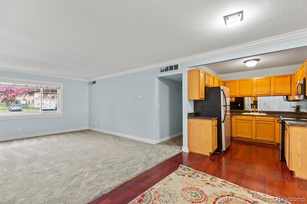 2247 Walton Boulevard, Unit 46 Rochester, MI 48309 - Photo 5 of 16