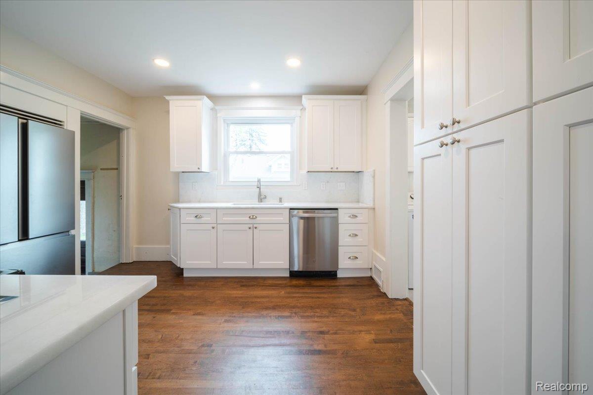 438 North Bailey Street Romeo, MI 48065 - Photo 6 of 32 06-kitchen.jpg