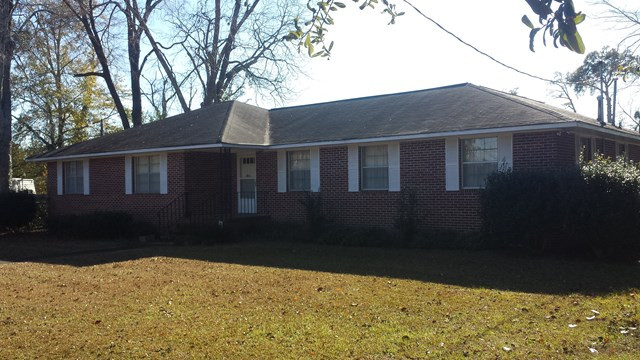 371 Walnut Street West Allendale, SC 29810 - Photo 1 of 17