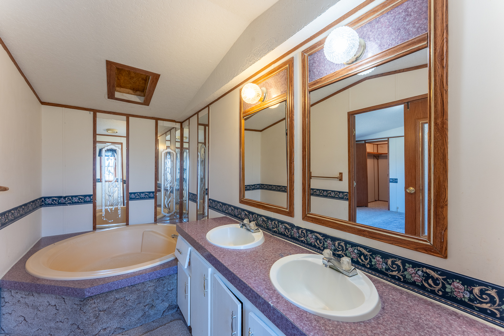 24555 Legion Road Stonefort, IL 62987 - Photo 20 of 41 a bathroom with a sink and a bathtub
