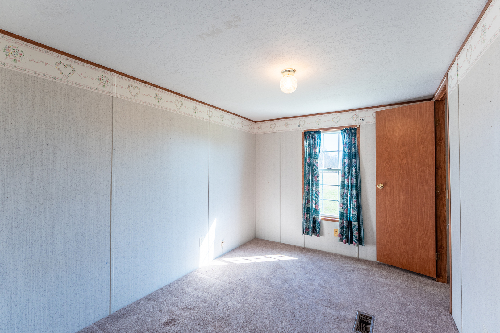 24555 Legion Road Stonefort, IL 62987 - Photo 23 of 41 an empty room with windows and closet