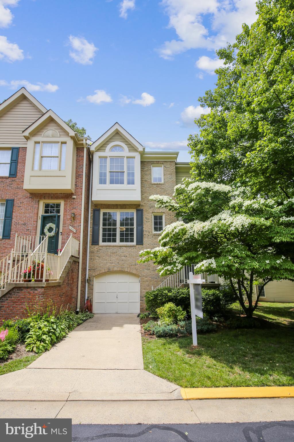 1380 Heritage Oak Way Reston, VA 20194 - Photo 1 of 59