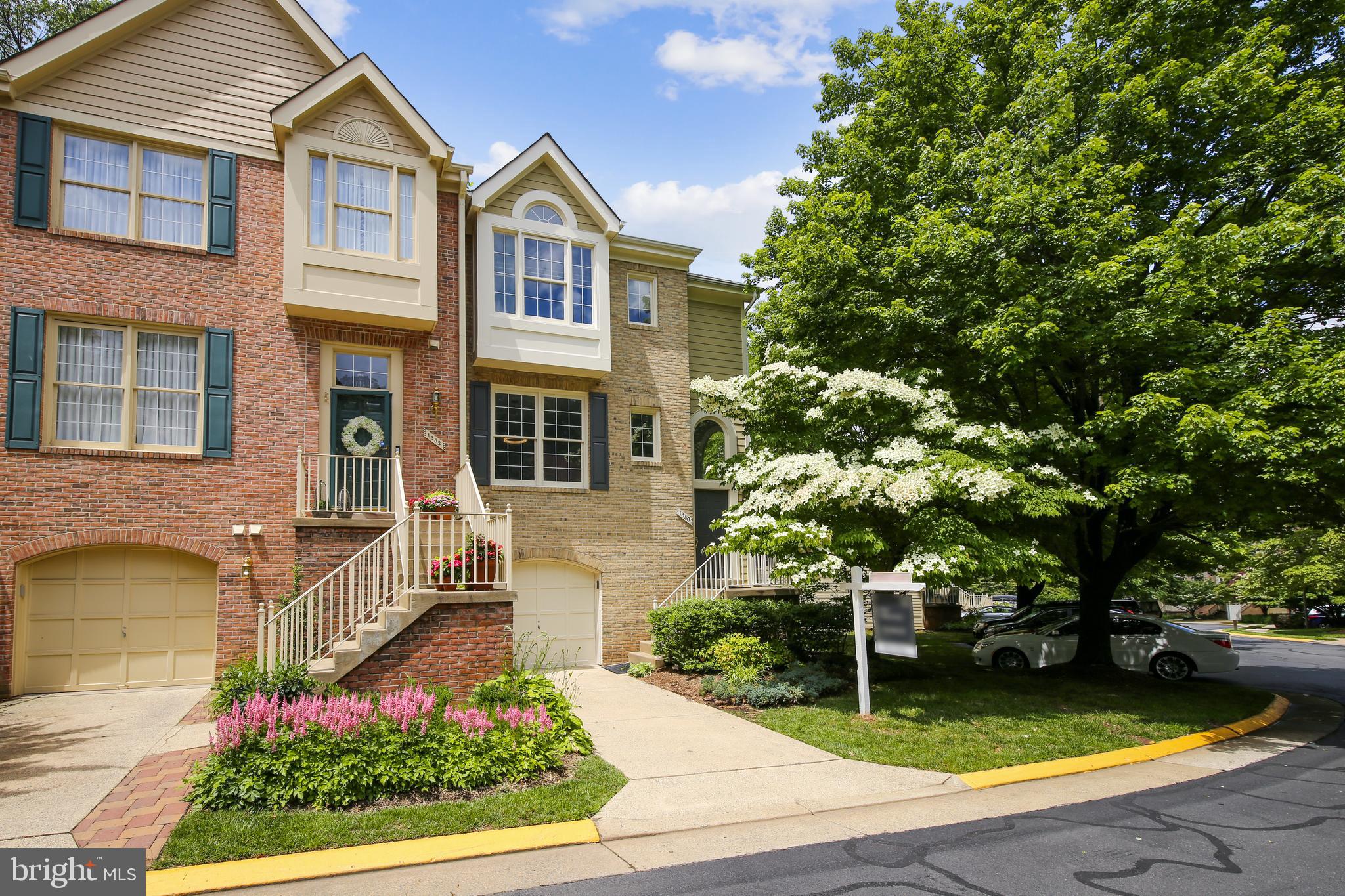1380 Heritage Oak Way Reston, VA 20194 - Photo 2 of 59