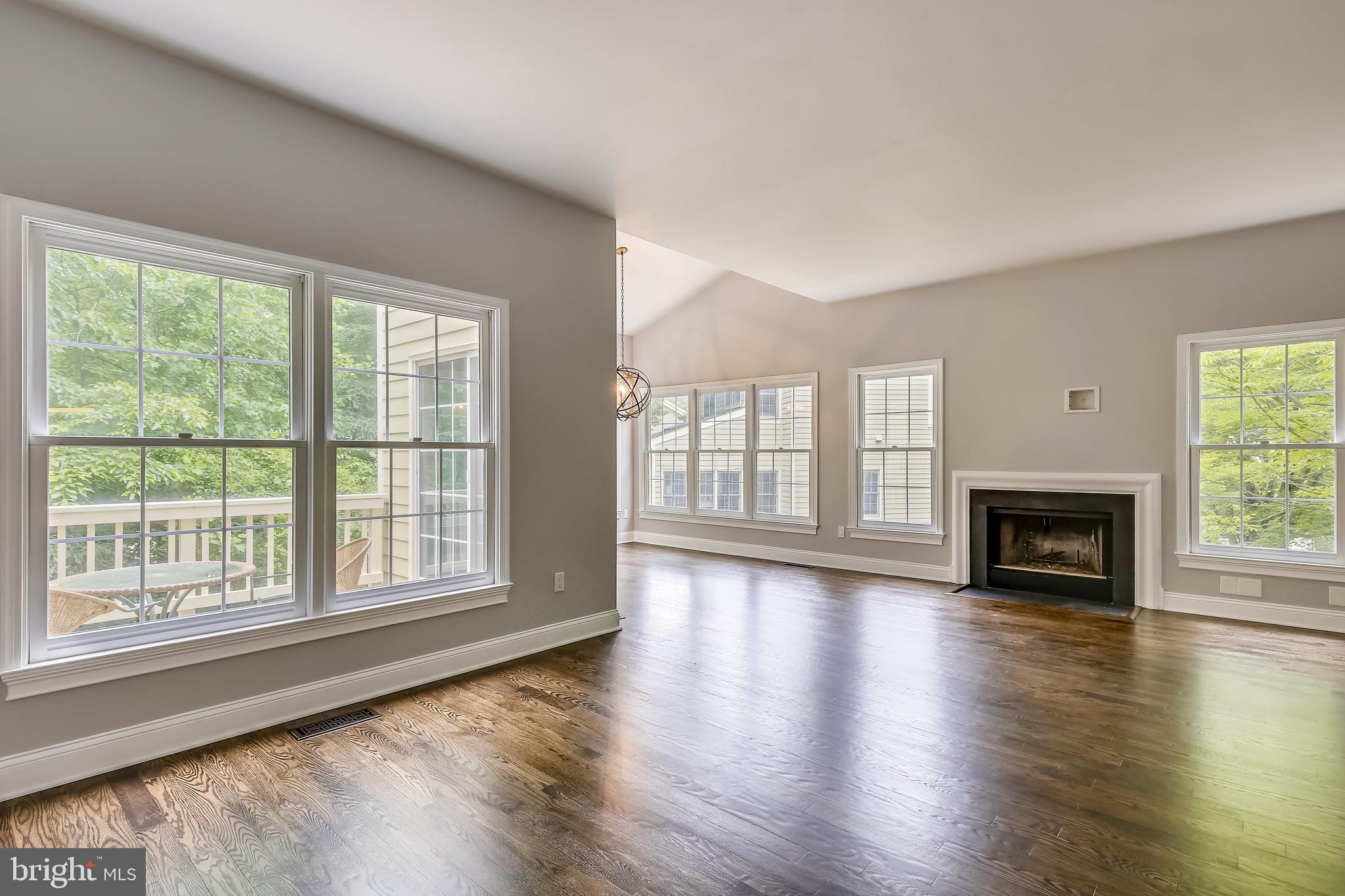 1380 Heritage Oak Way Reston, VA 20194 - Photo 13 of 59