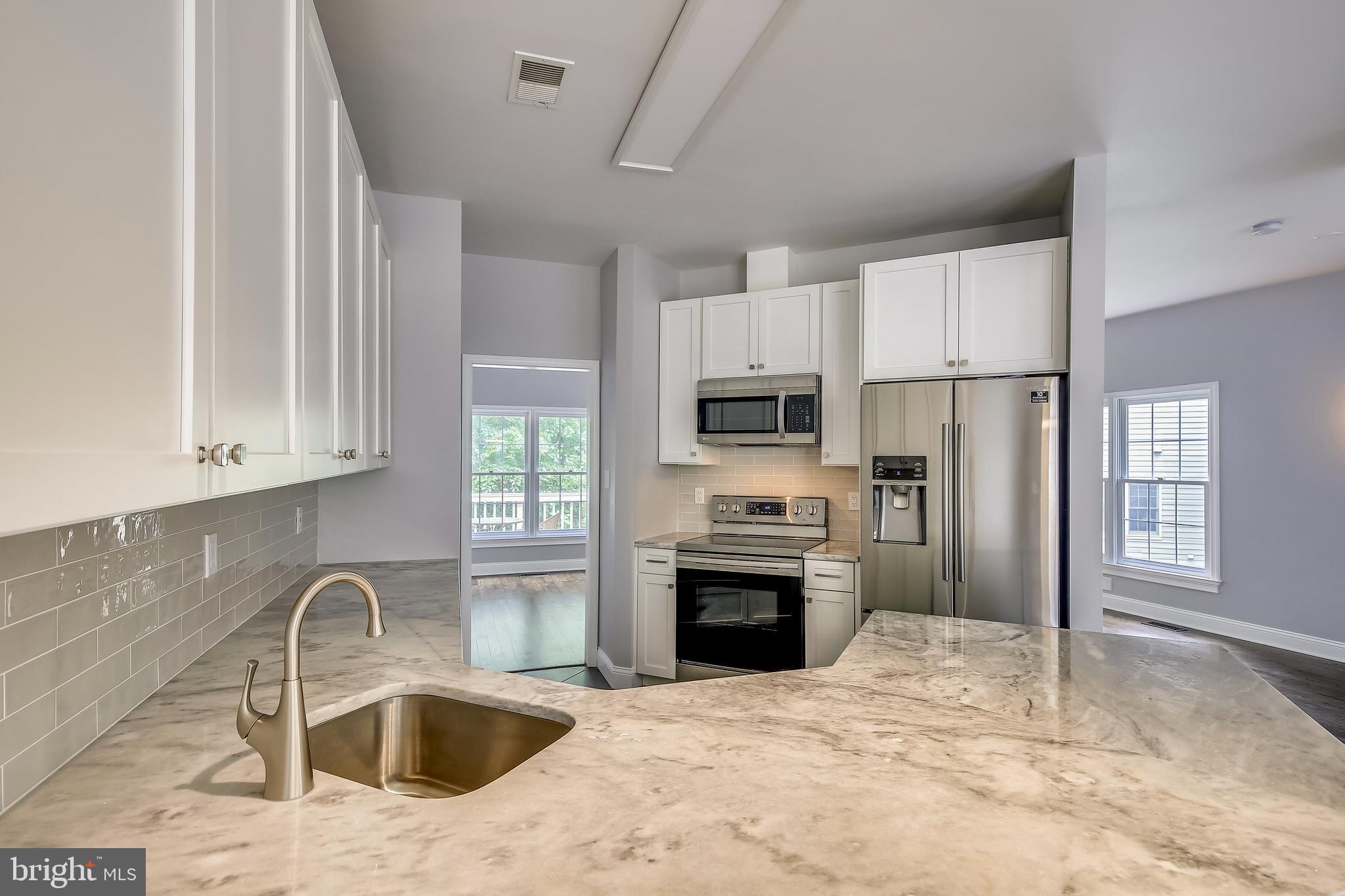 1380 Heritage Oak Way Reston, VA 20194 - Photo 17 of 59