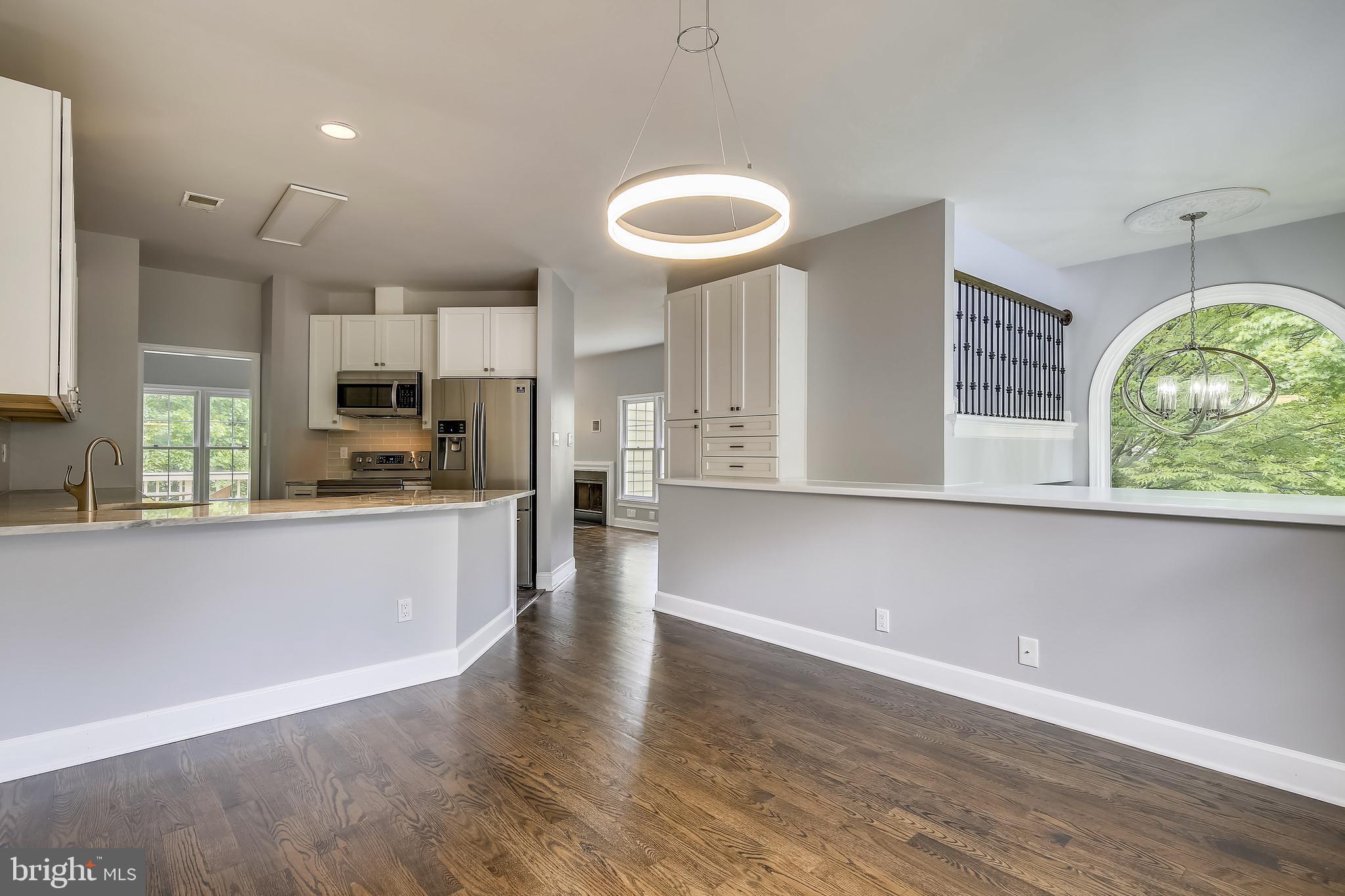 1380 Heritage Oak Way Reston, VA 20194 - Photo 19 of 59 Eating Space in Kitchen, overlooking 2-story Foyer