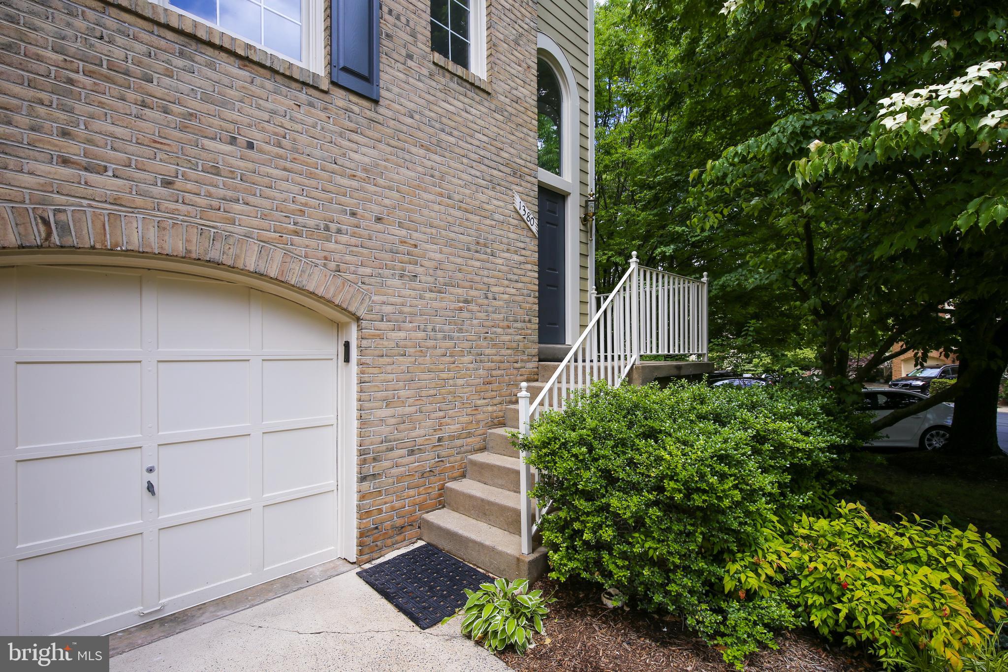 1380 Heritage Oak Way Reston, VA 20194 - Photo 3 of 59