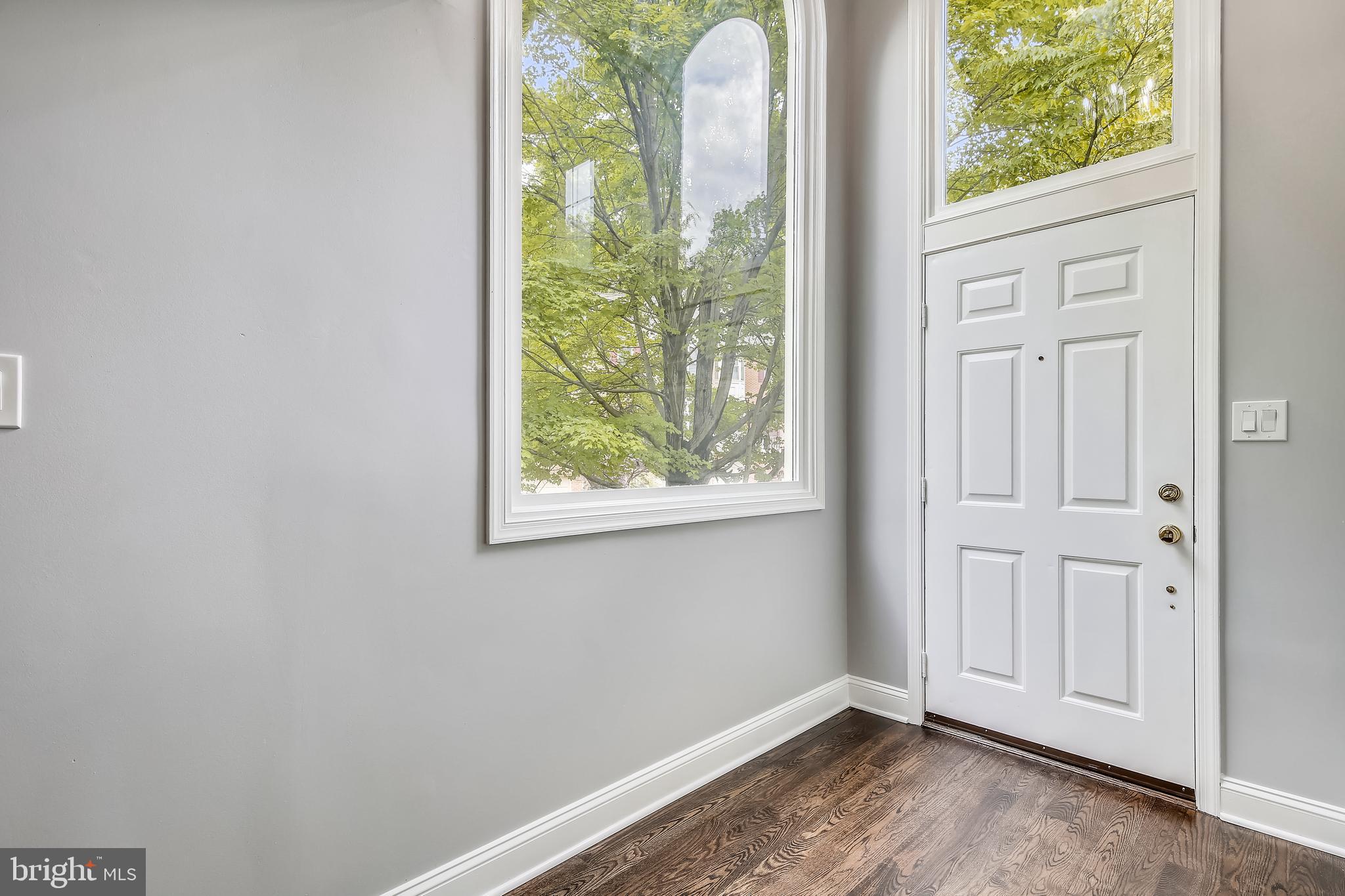 1380 Heritage Oak Way Reston, VA 20194 - Photo 21 of 59 Foyer