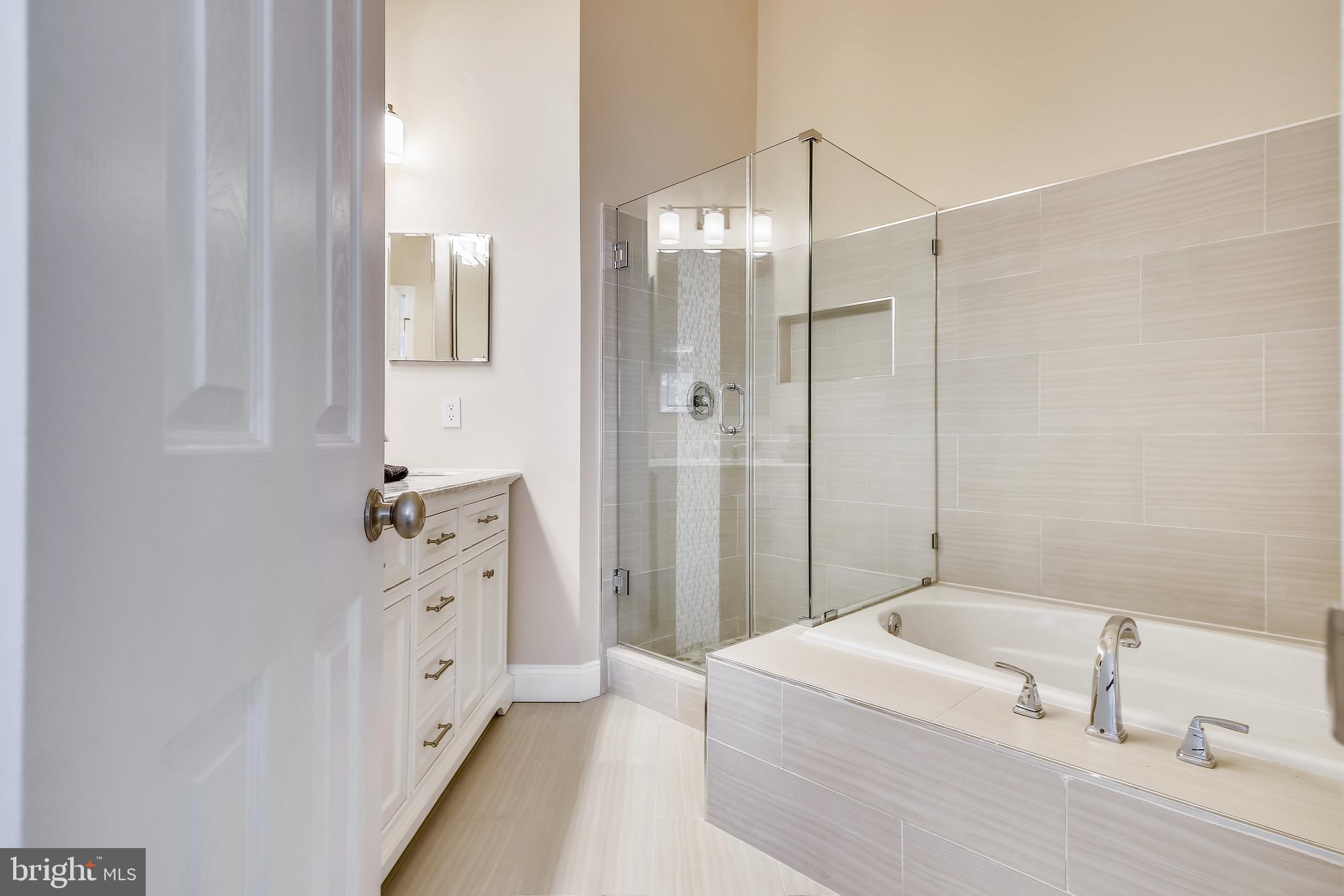 1380 Heritage Oak Way Reston, VA 20194 - Photo 34 of 59