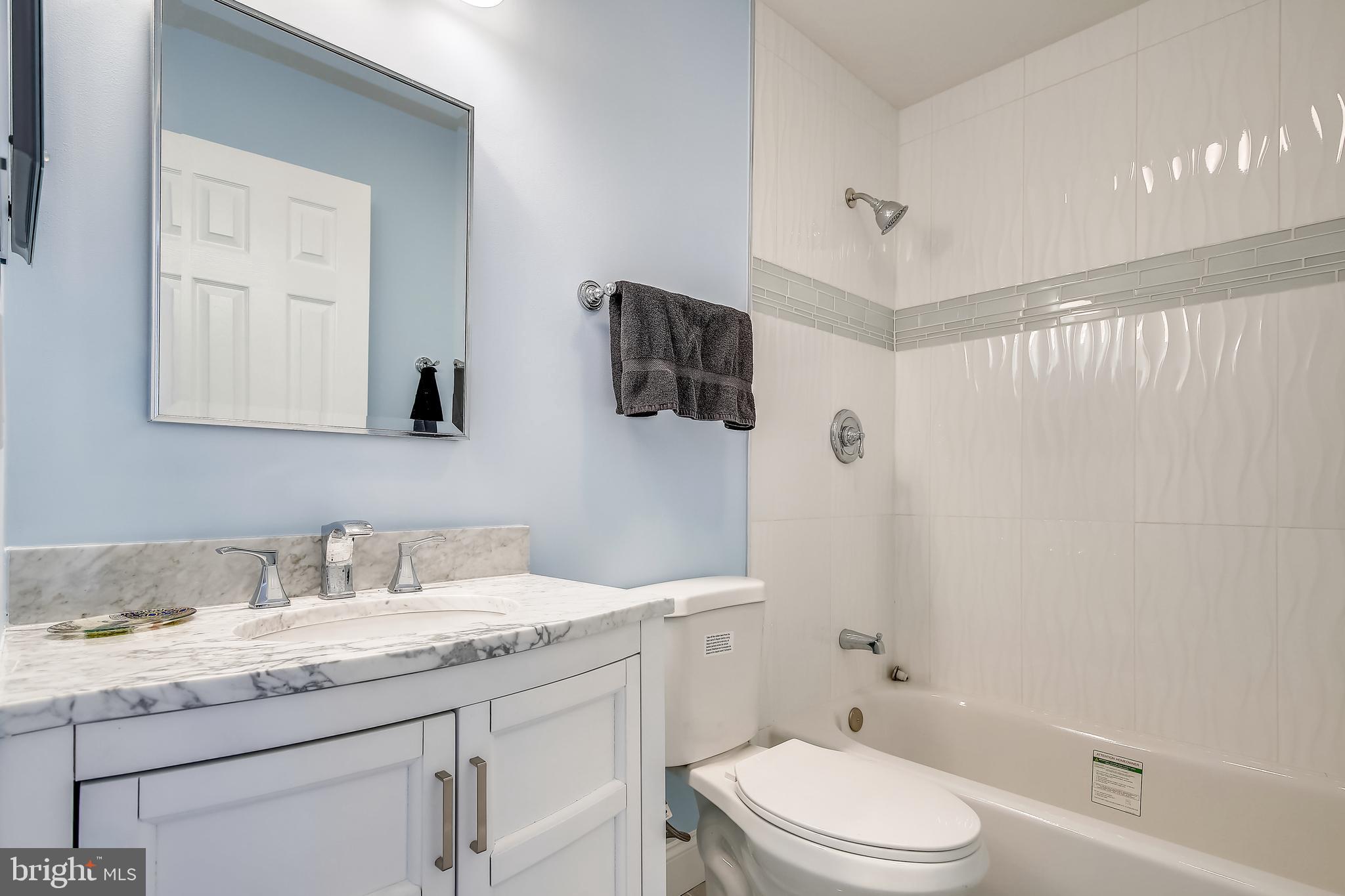 1380 Heritage Oak Way Reston, VA 20194 - Photo 39 of 59 Hall Bath upper level