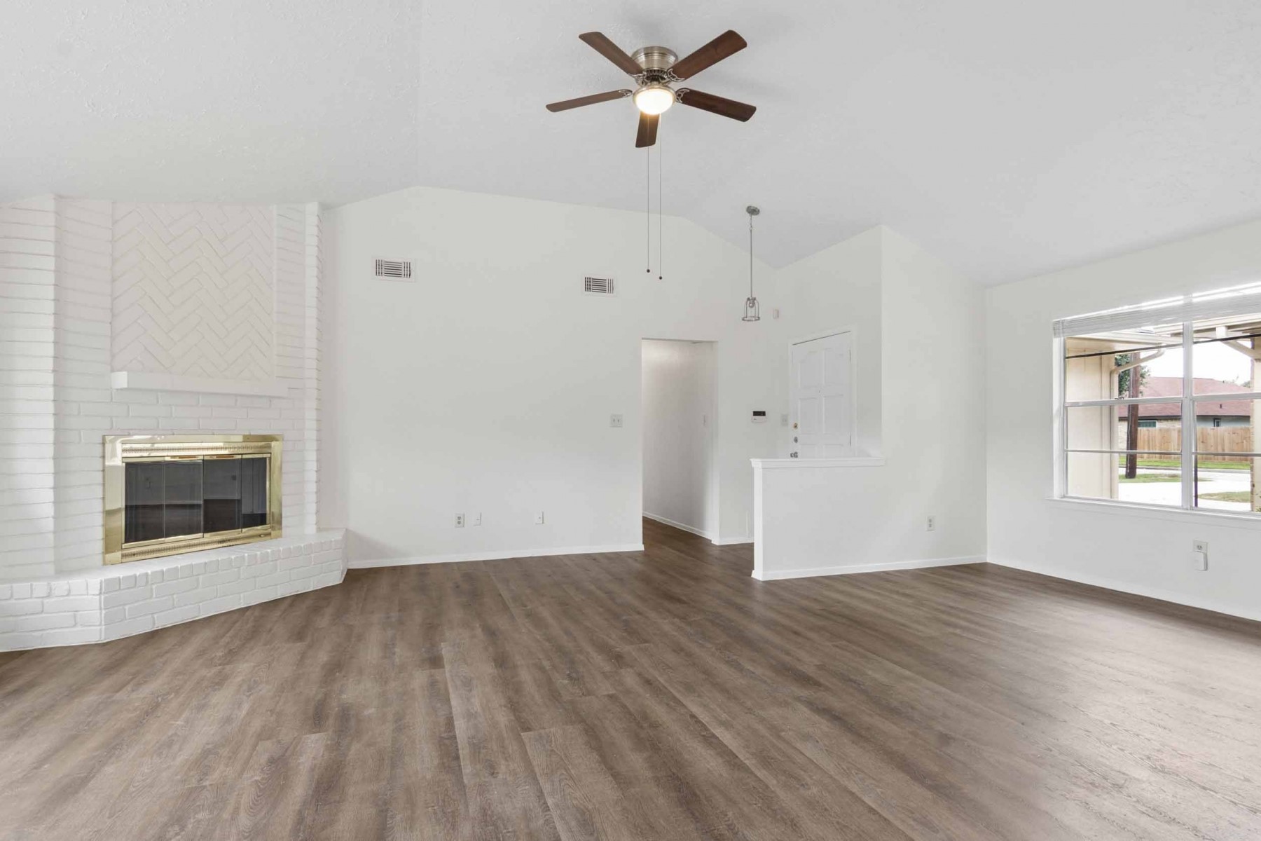 10411 Rabbit Oak Drive Houston, TX 77065 - Photo 7 of 22 Beautiful living and entertaining space