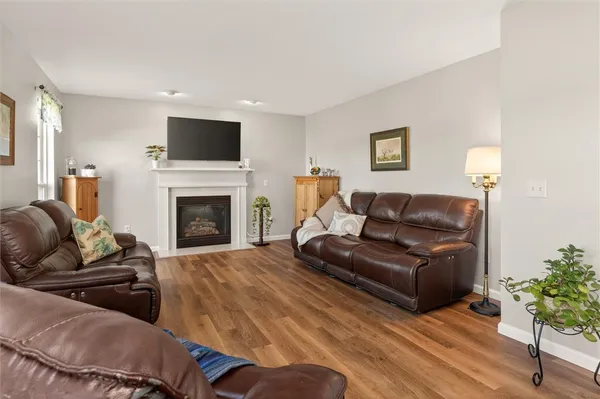 $399,900 | 22 Nuthatch Drive, Henrietta, NY 14586