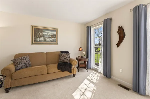 $399,900 | 22 Nuthatch Drive, Henrietta, NY 14586