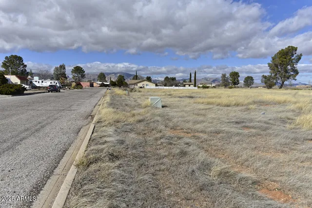 a view of an outdoor space and city view