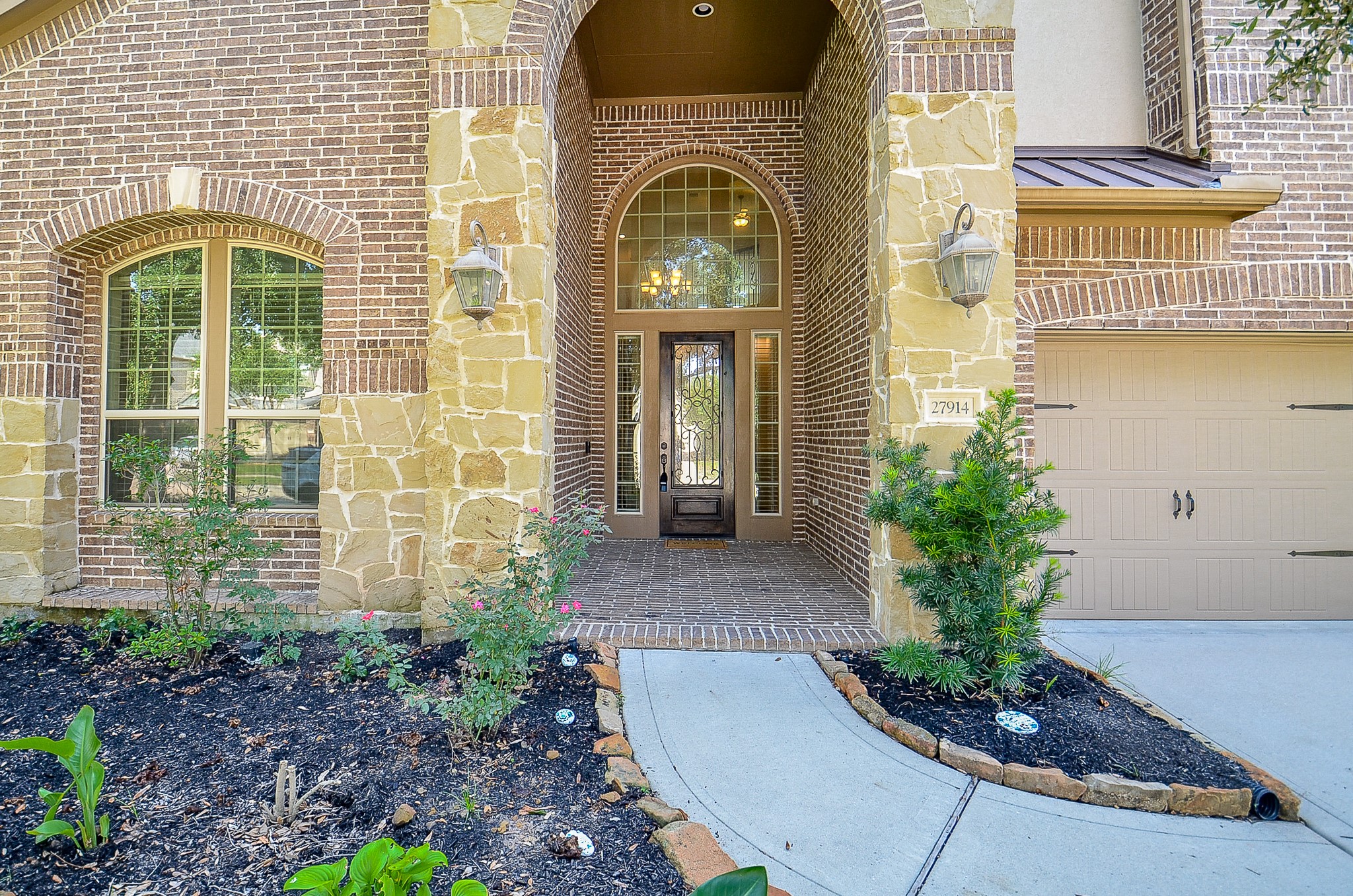 27914 Hunters Rock Lane Katy, TX 77494 - Photo 2 of 32 a front view of a house with garden