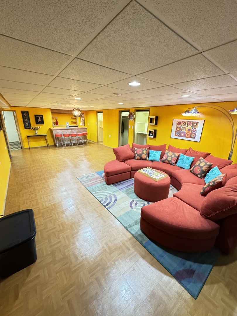 901 Brookline Lane Park Ridge, IL 60068 - Photo 14 of 23 a outdoor space with patio furniture