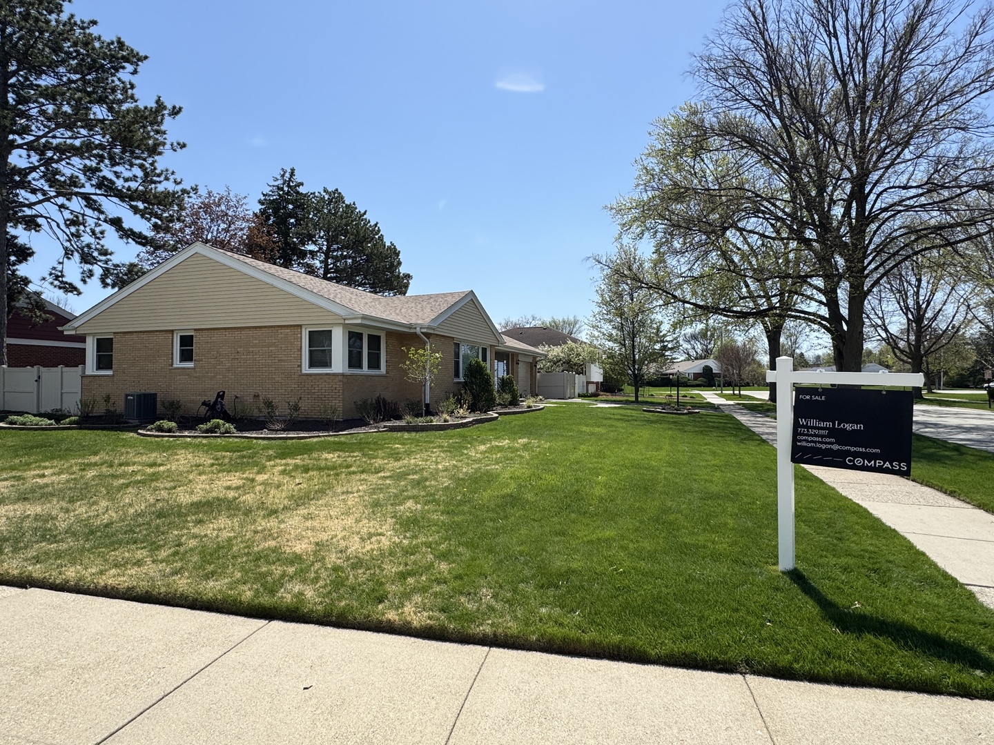 901 Brookline Lane Park Ridge, IL 60068 - Photo 20 of 23 a aerial view of a house with a yard