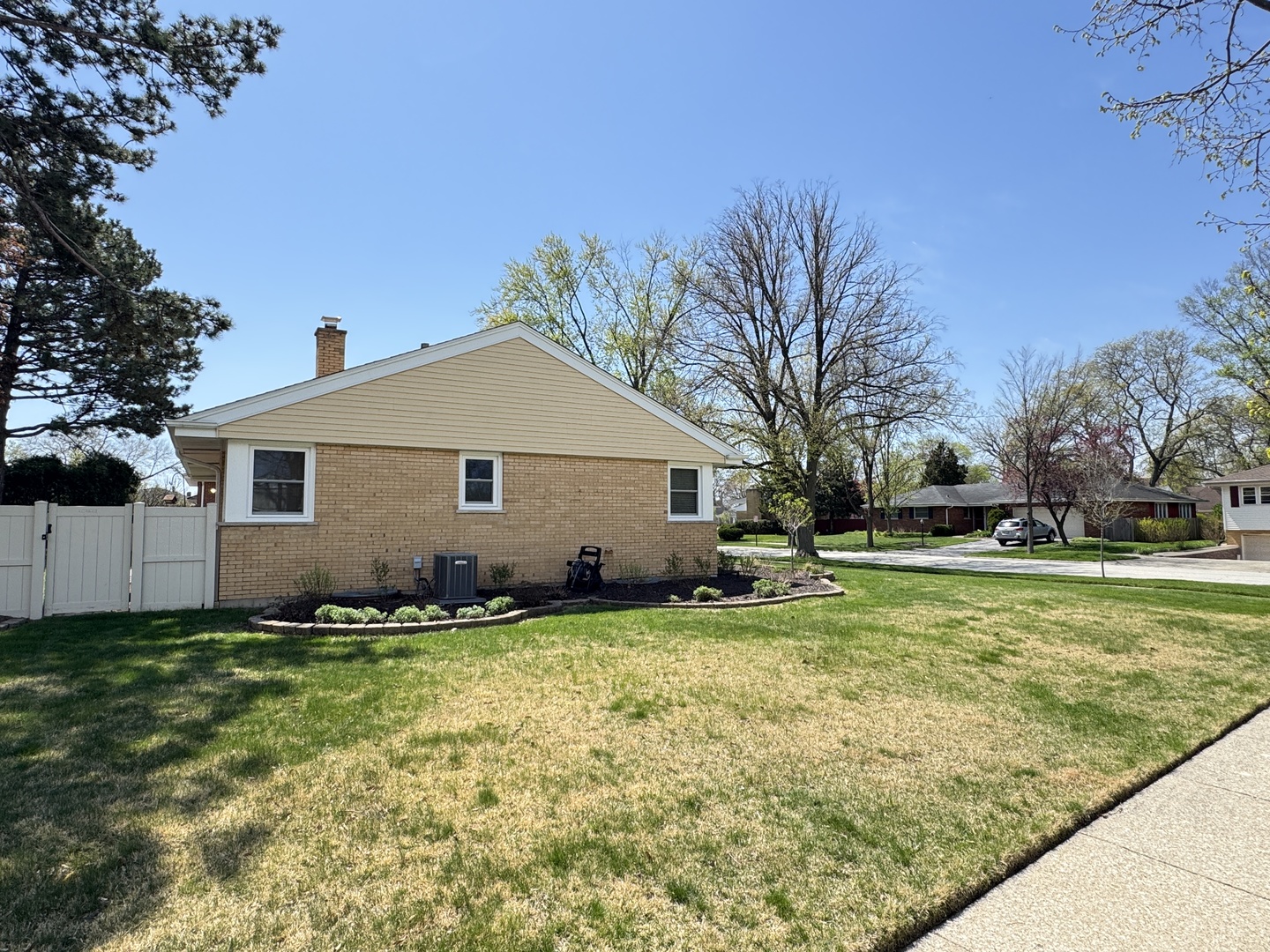 901 Brookline Lane Park Ridge, IL 60068 - Photo 21 of 23 a front view of a house with a yard